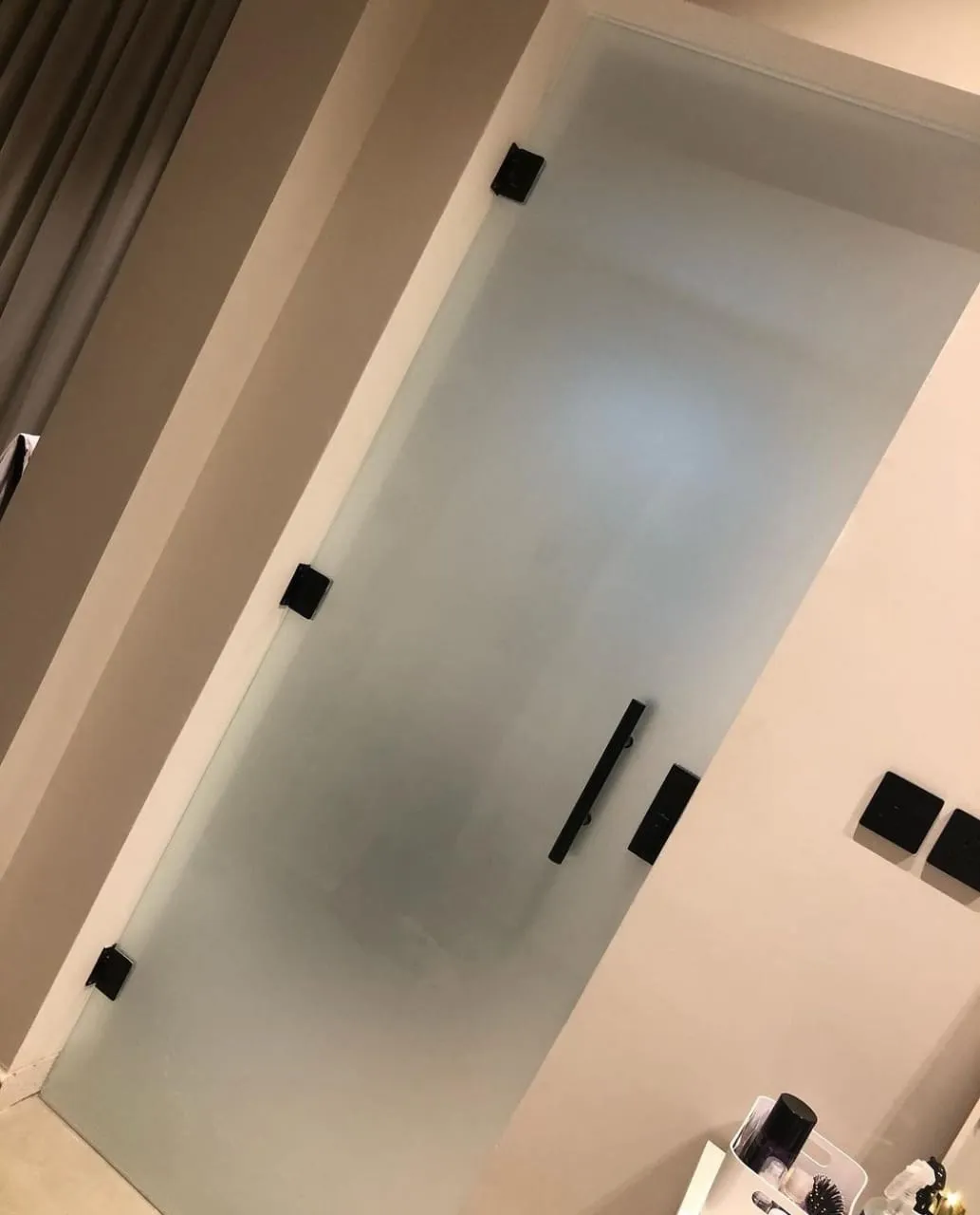 شورات وأبواب زجاج
